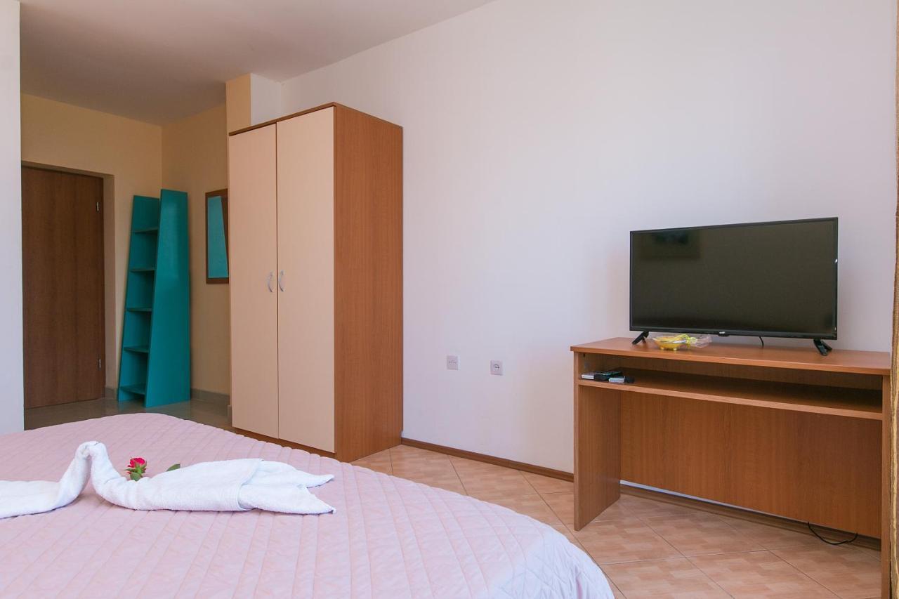 Apartments Sekulic Brela Exterior photo
