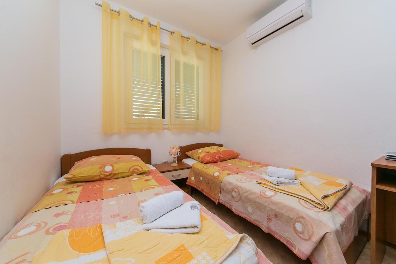 Apartments Sekulic Brela Exterior photo